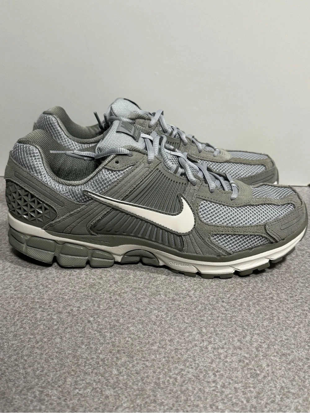 Nike Zoom Vomero 5 Dark Stucco Size 11 Men (NO BOX/VERY CLEAN) HF1553-002